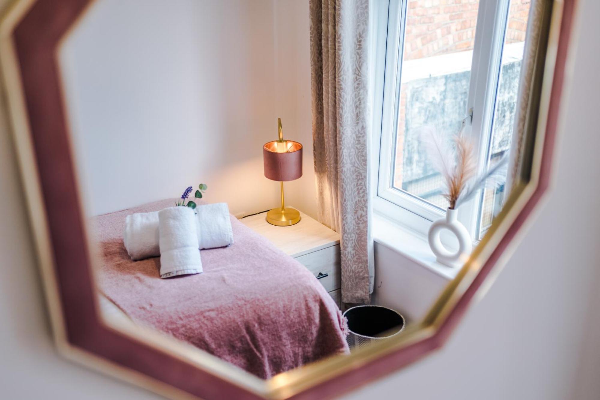 Spacious 3-Bed Home In Nantwich By 53 Degrees Property - Amazing Location, Ideal For Groups - Sleeps 6 외부 사진